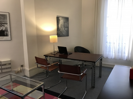 BUREAU 6.jpg